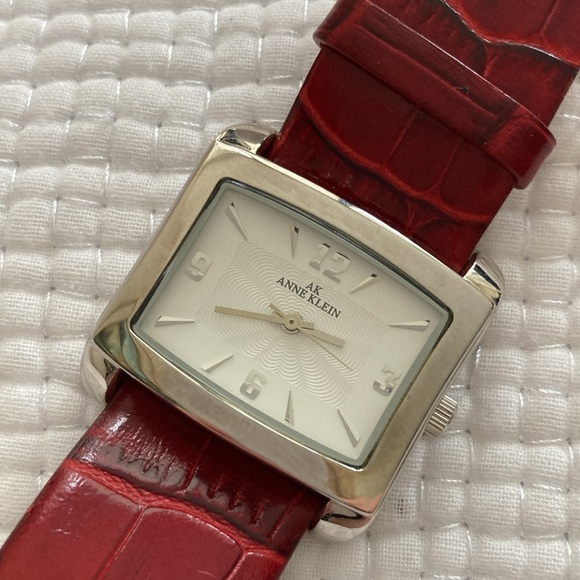 Anne Klein red leather watch new battery - Picture 4 of 7